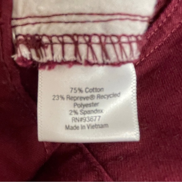 St. John's Bay Mid Rise Secretly Slender Skinny Fit Jean Women’s 10 🍁Burgundy - Picture 6 of 10
